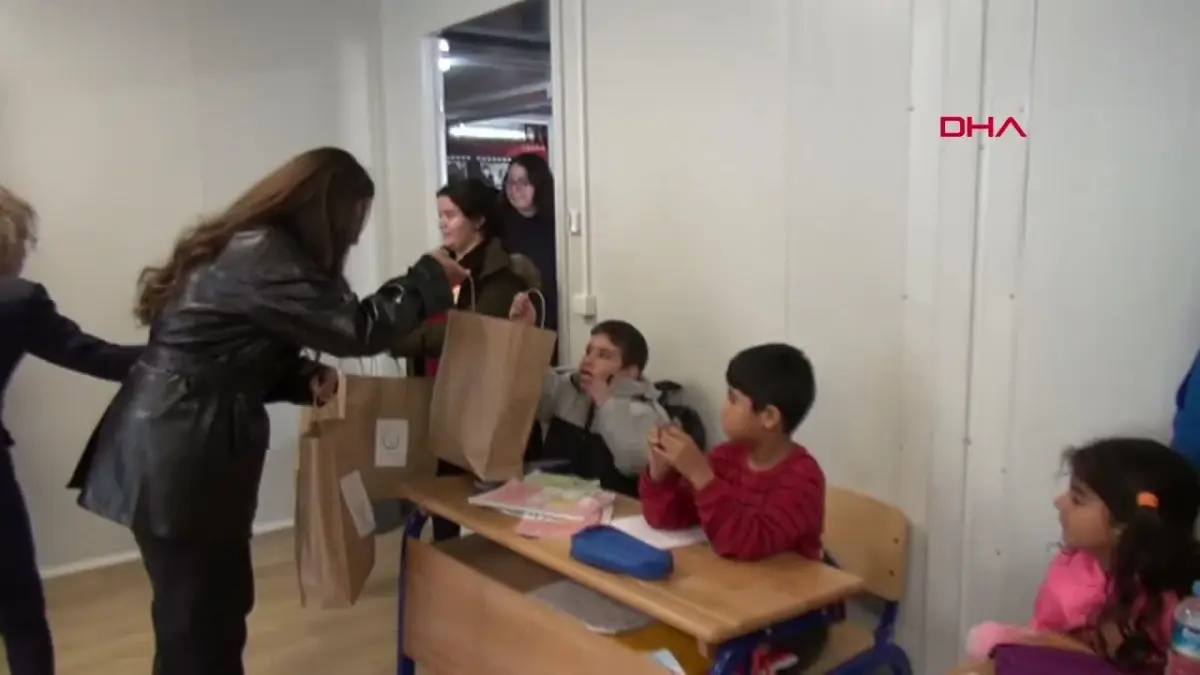 İskenderun Sahil Mesleki ve Teknik Anadolu Lisesi öğrencilerinden depremzedelere hediye