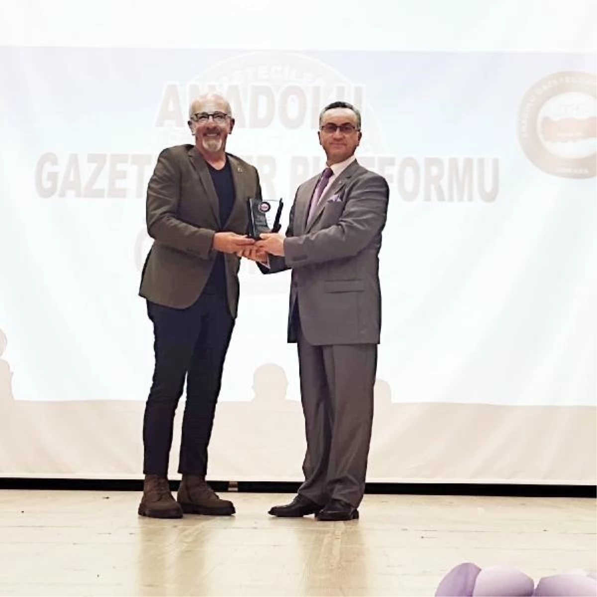 Demirören Haber Ajansı Muhabiri Ercan Ata, \'Yılın En Başarılı Spor Habercisi\' seçildi