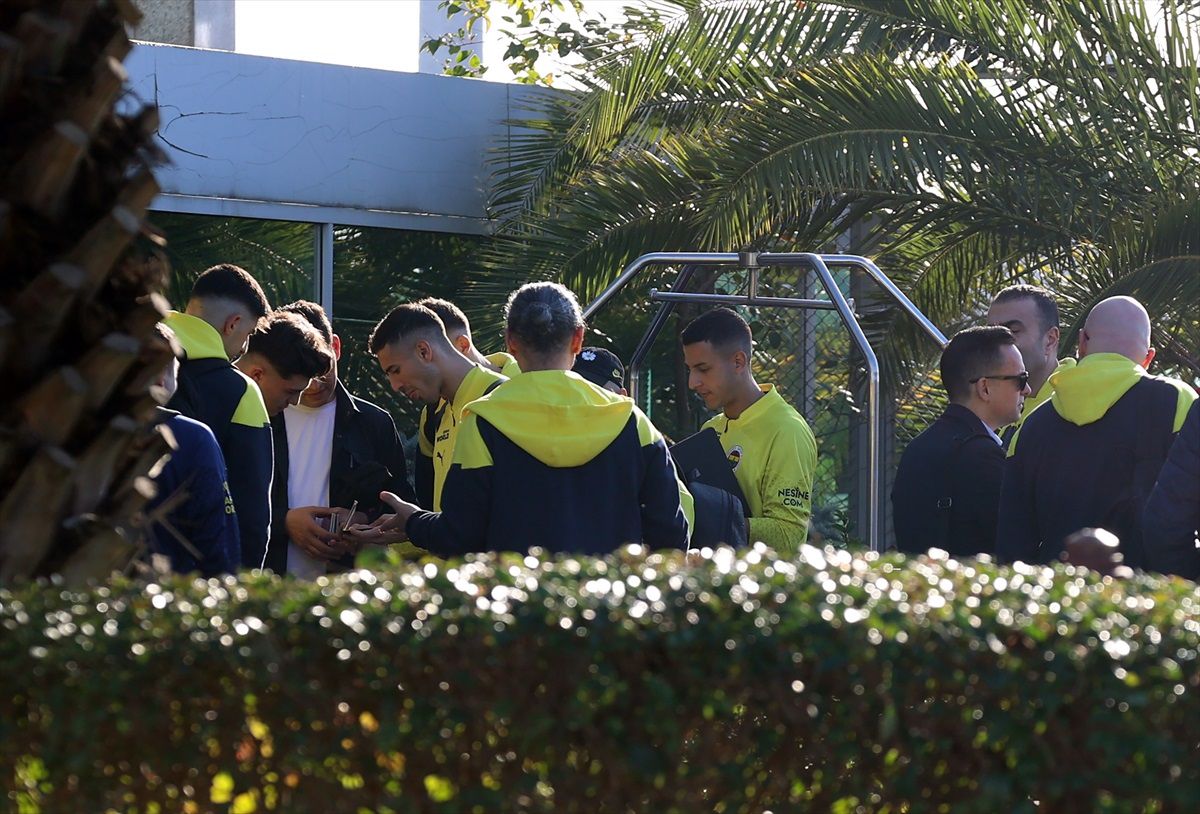 Fenerbahçe, Galatasaray ile Süper Kupa maçı için Suudi Arabistan\'a gitti