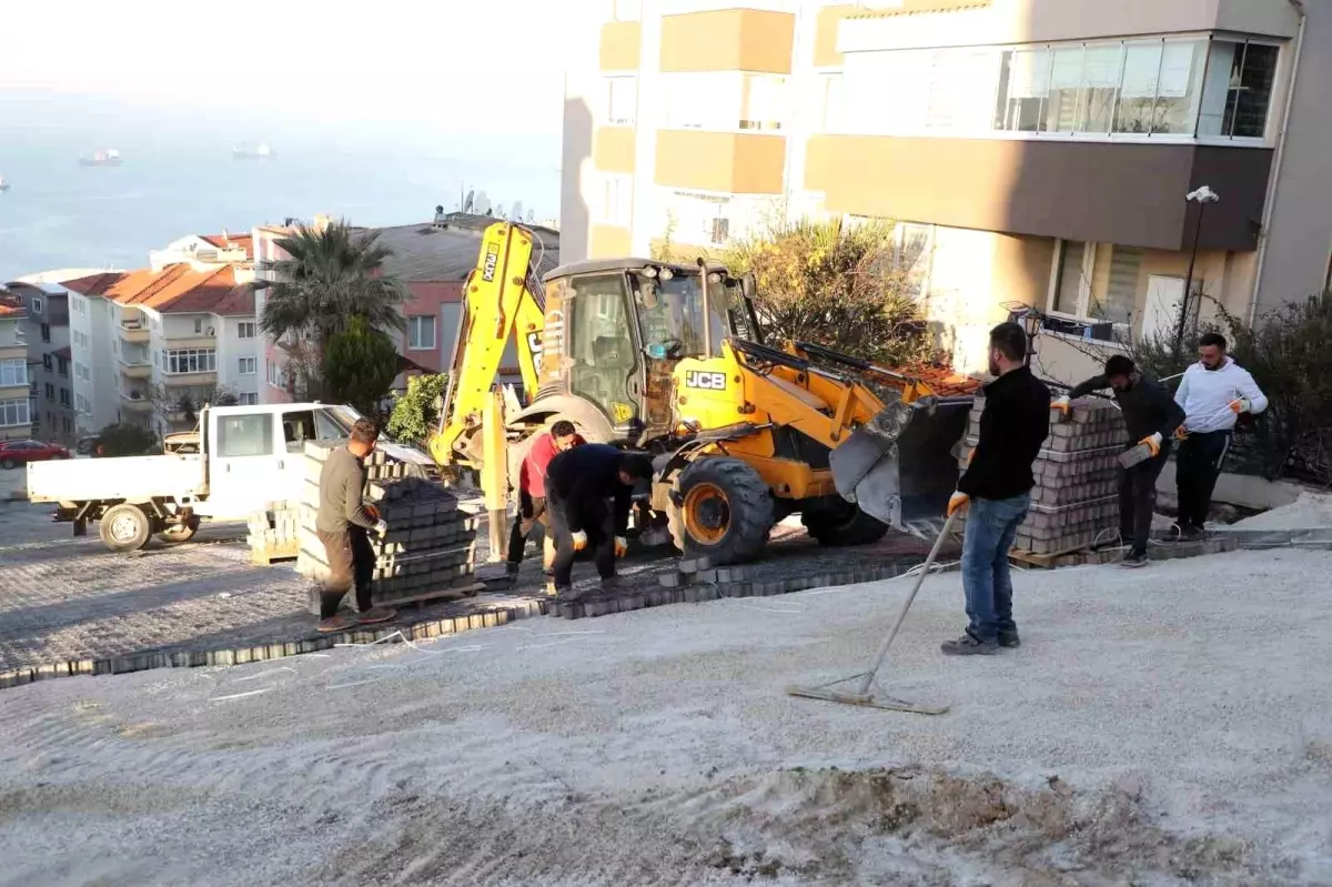 Gemlik Belediyesi, yol yapım çalışmalarını sürdürüyor