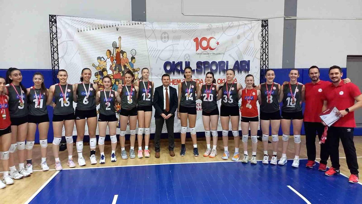 Kırşehir'de Okul Sporları Voleybol Müsabakalarında 2 Takım Türkiye Finali Hakkı Kazandı