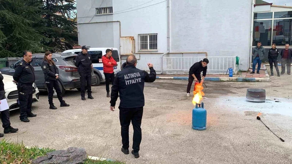 Altınova İlçe Emniyet Müdürlüğü Personeline Yangın Eğitimi Verildi