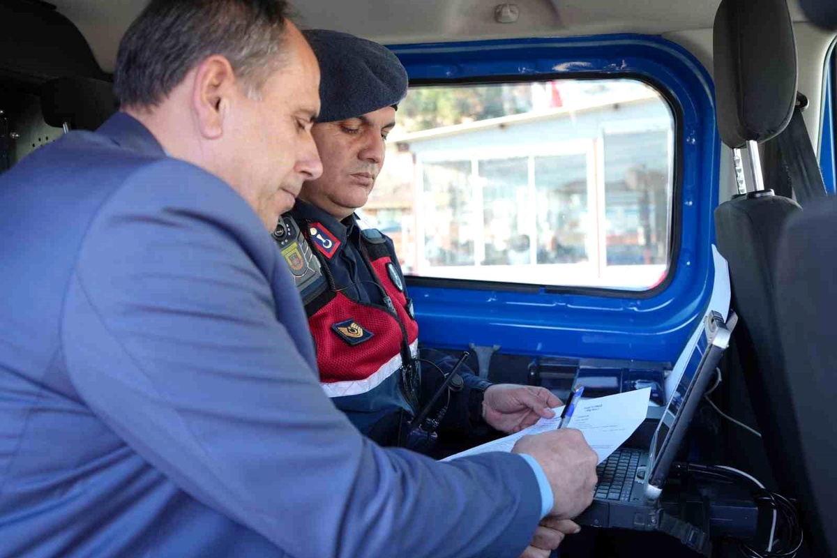 Jandarma, mobil araçlarla hizmeti vatandaşın ayağına götürüyor