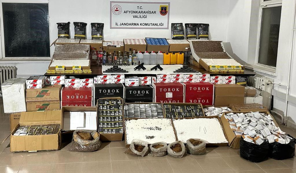 Afyonkarahisar\'da kaçak alkol ve makaron operasyonu: 5 gözaltı