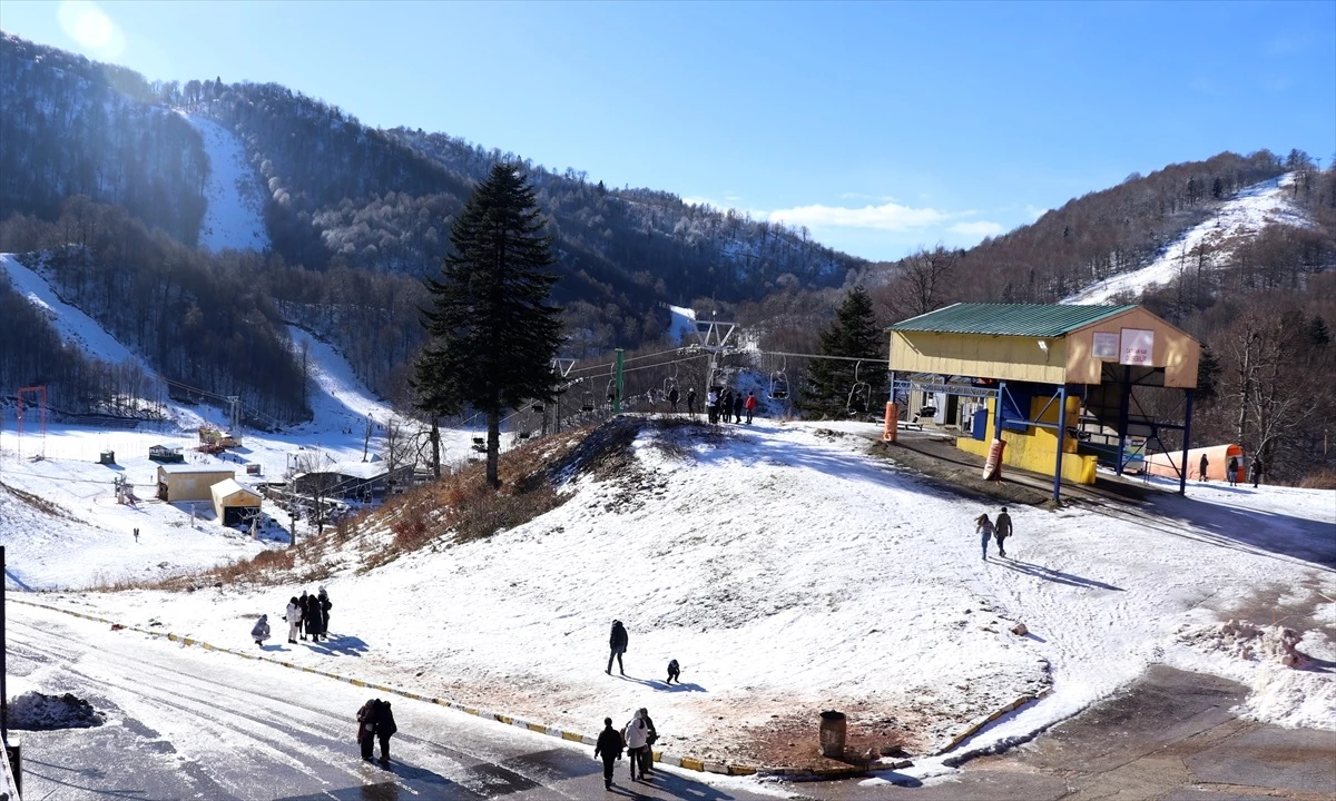 Bolu ve Kocaeli\'deki kayak merkezleri yılbaşı öncesi hazırlıklarını tamamladı