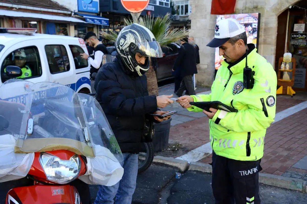 Kırklareli\'de trafik denetiminde 4 araç trafikten men edildi