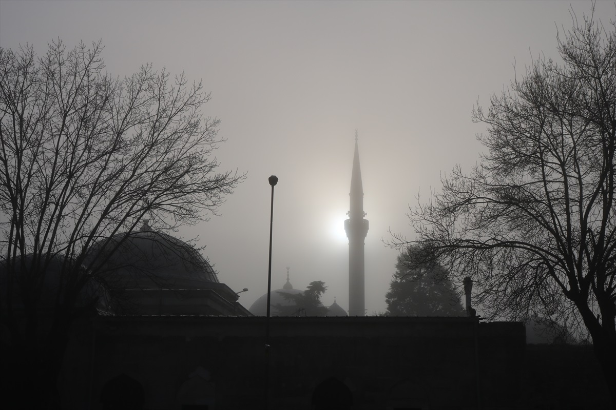 Lüleburgaz\'da yoğun sis nedeniyle trafikte zor anlar yaşandı