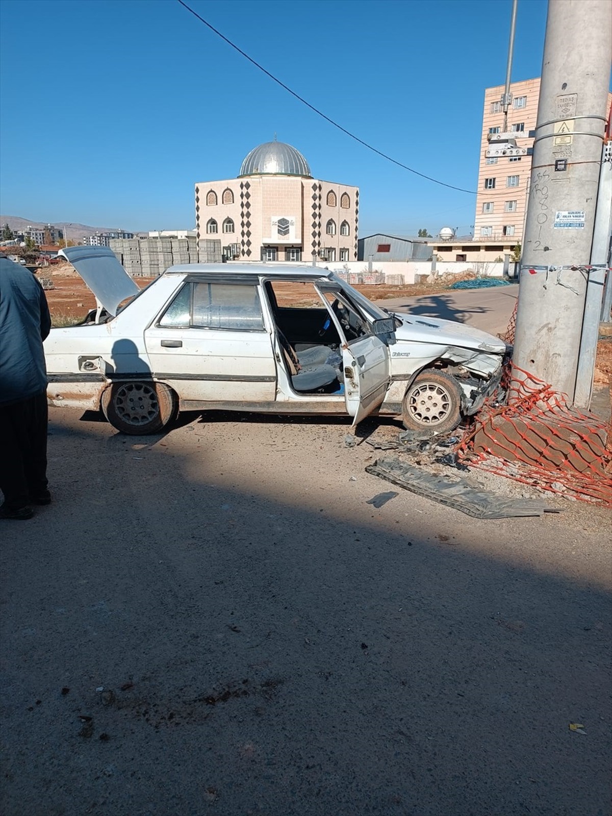 Mardin\'de Hafif Ticari Araç ile Otomobil Çarpıştı: 2 Yaralı