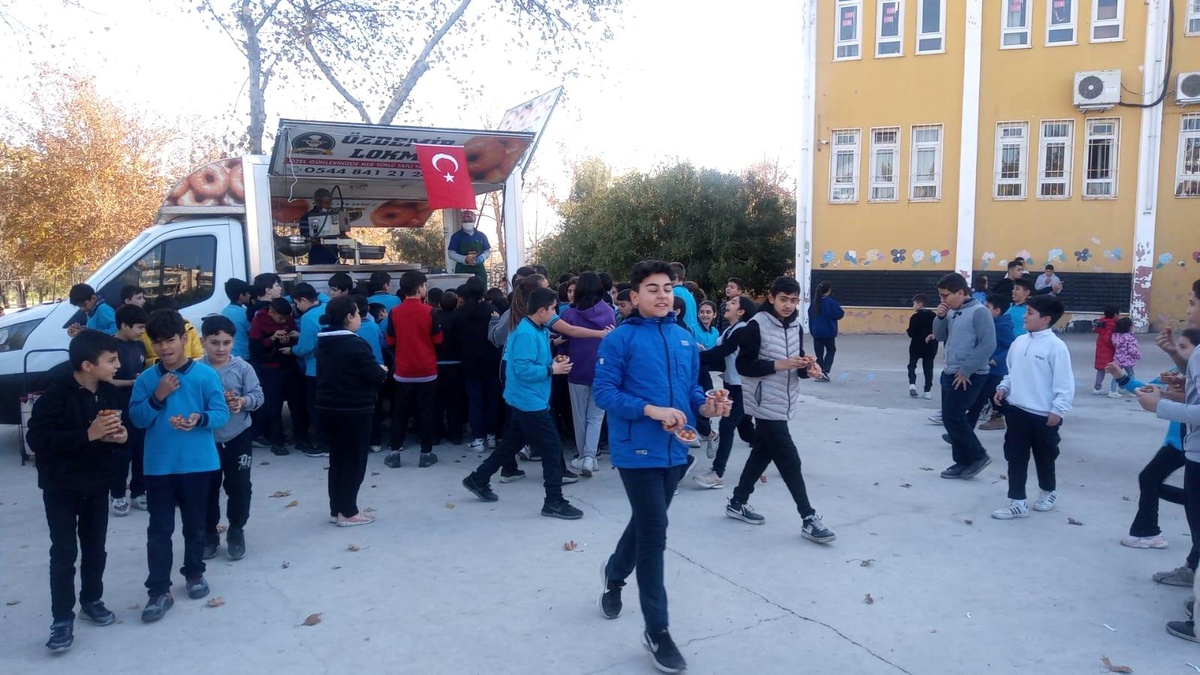 Muğla\'da terör saldırısında şehit düşen Mehmetçikler için lokma hayrı düzenlendi