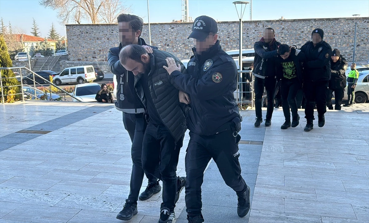 Nevşehir\'de Helikopter Destekli Uyuşturucu Operasyonunda 30 Tutuklama