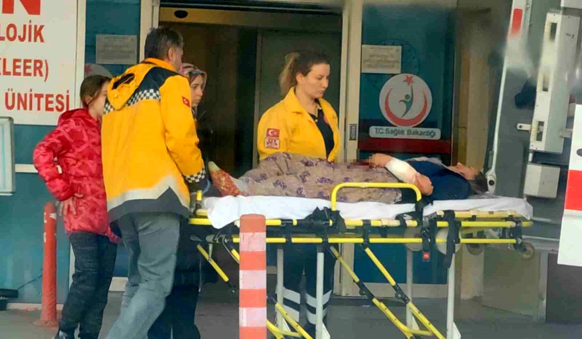 İnegöl\'de motorlu testereyle odun keserken eşinin kolunu kesti