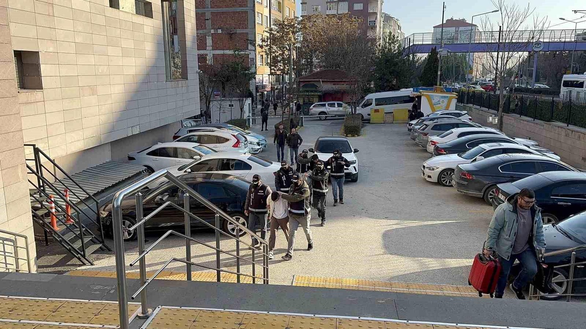 Eskişehir\'de sahte alkol imalatıyla ilgili 4 şüpheli adliyeye sevk edildi