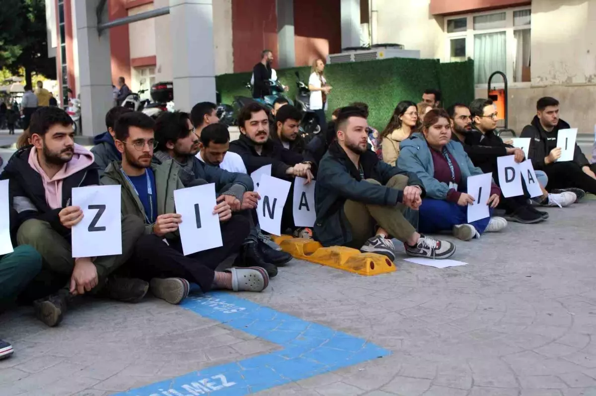 ADÜ Tıp Fakültesi Öğrencileri, Hocalarına Yapılan Saldırıyı Kınadı