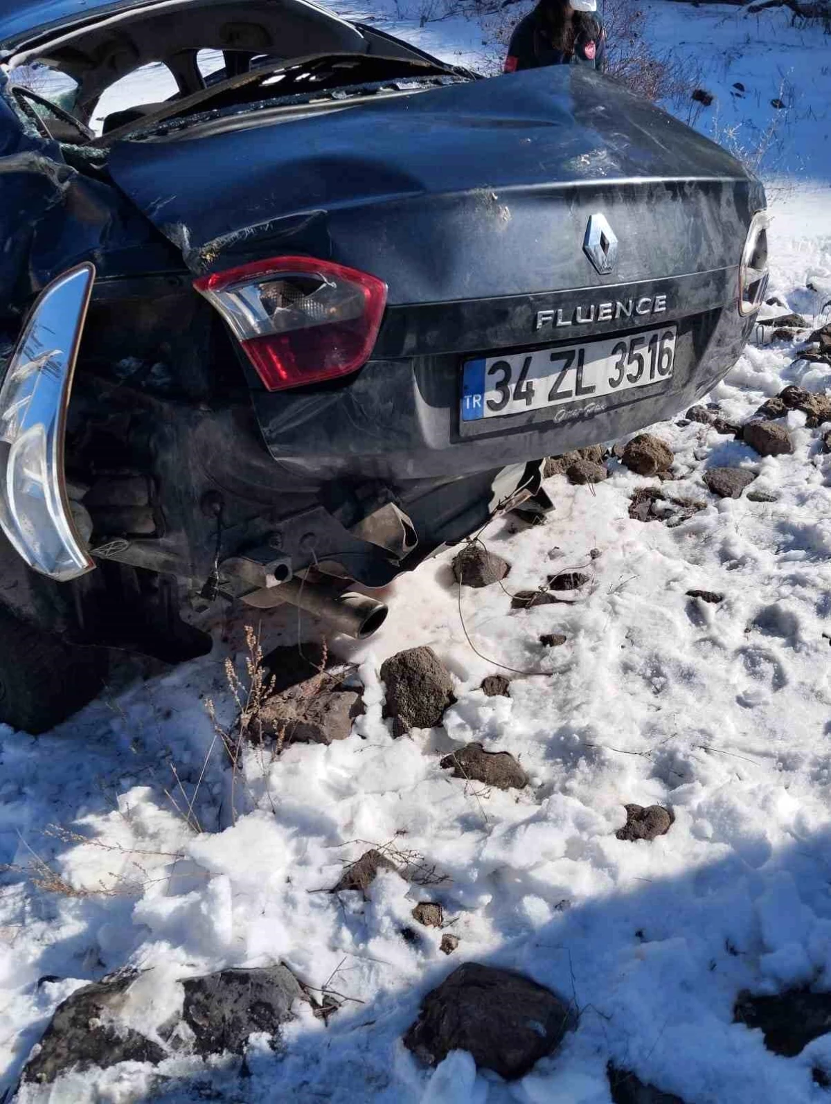 Erzurum\'da trafik kazasında otomobil şarampole uçtu, sürücü hayatını kaybetti