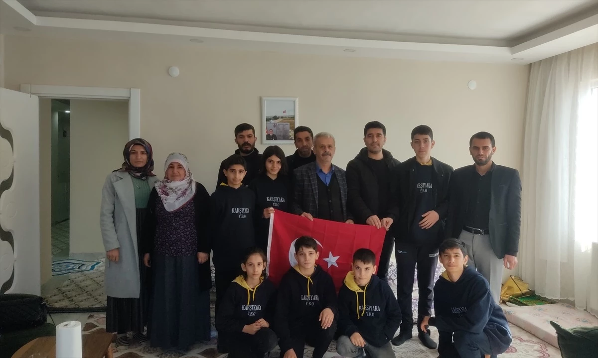 Sason\'da öğrencilerden Şehit Piyade Uzman Çavuş Faim Bozkurt\'un ailesine ziyaret