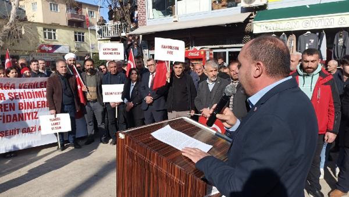 Sason'da şehit olan askerler için 'Teröre Lanet' yürüyüşü düzenlendi