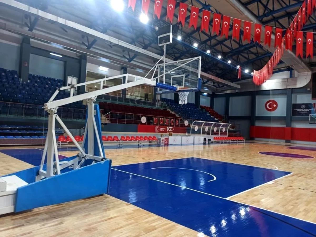 Düzce\'de Bahçeşehir ve Cumayeri Spor Salonları Bakım Onarım İşlemleri Tamamlandı