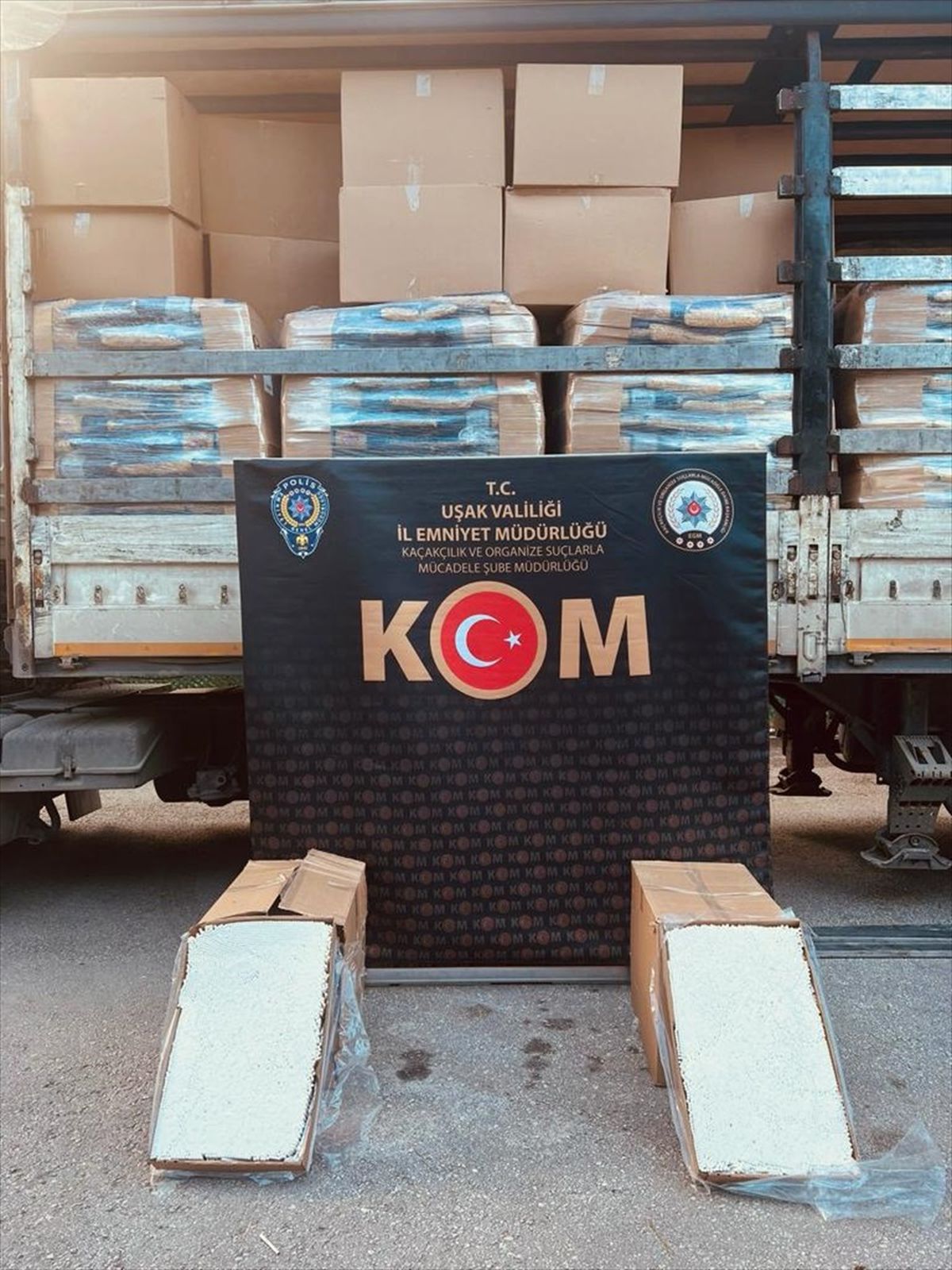 Uşak\'ta 1 milyon 500 bin kaçak sigara ele geçirildi