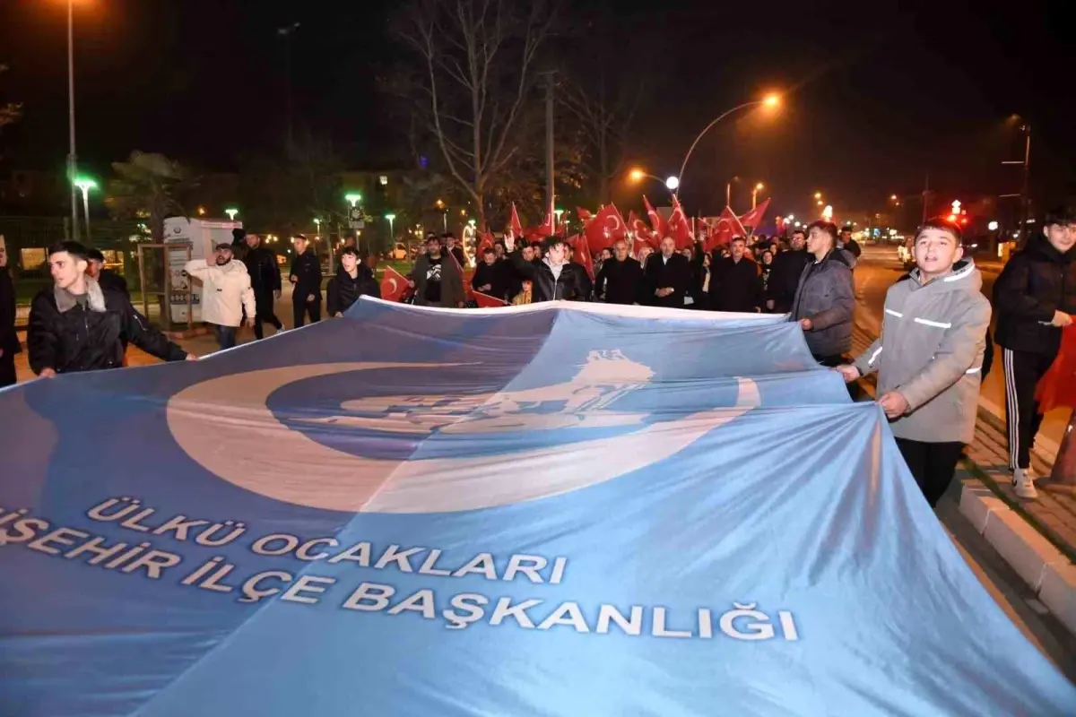 Ülkü Ocakları Bursa Yenişehir Başkanlığı Teröre Lanet ve Şehitlere Saygı Yürüyüşü Gerçekleştirdi