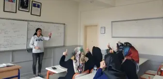 Yerköy Halk Eğitimi Merkezi'nde açılan işaret dili kursu ilgi görüyor