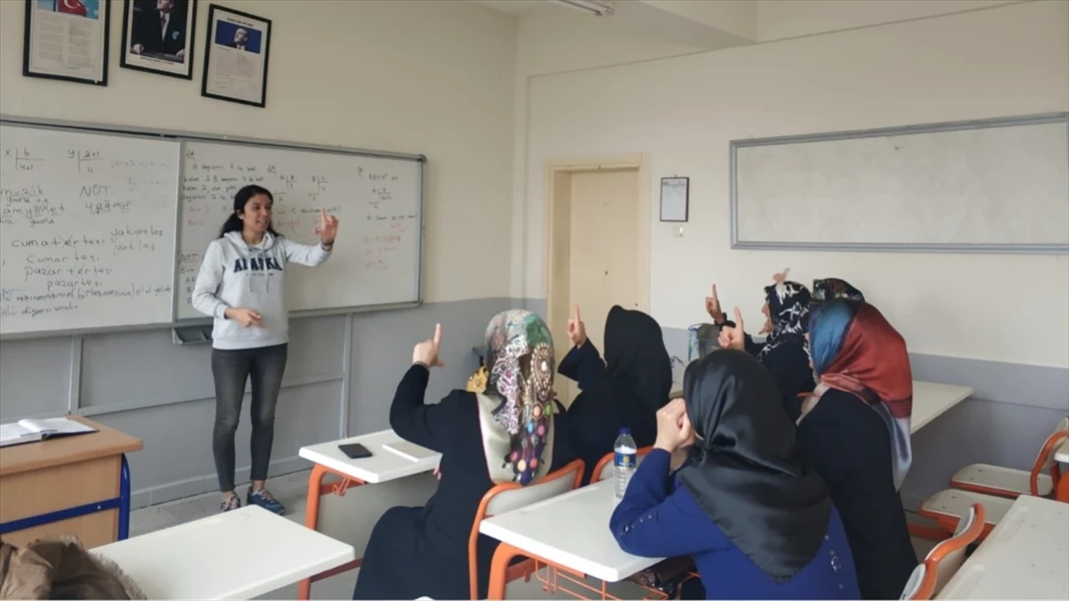 Yerköy Halk Eğitimi Merkezi\'nde açılan işaret dili kursu ilgi görüyor