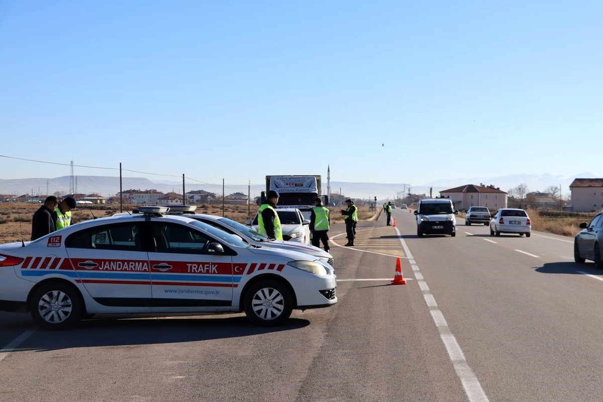 Aksaray\'da Jandarma Havadan ve Karadan Trafik Denetimi Yaptı