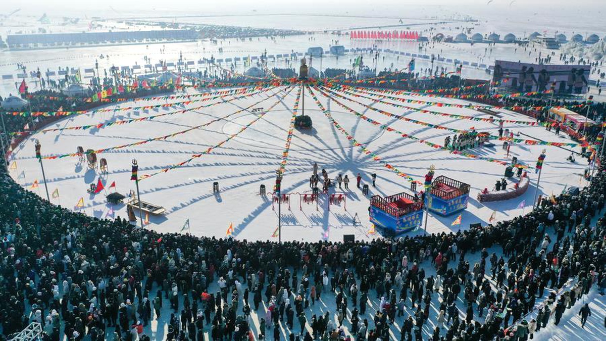 Çin\'de Kış Balıkçılığı Festivali Başladı