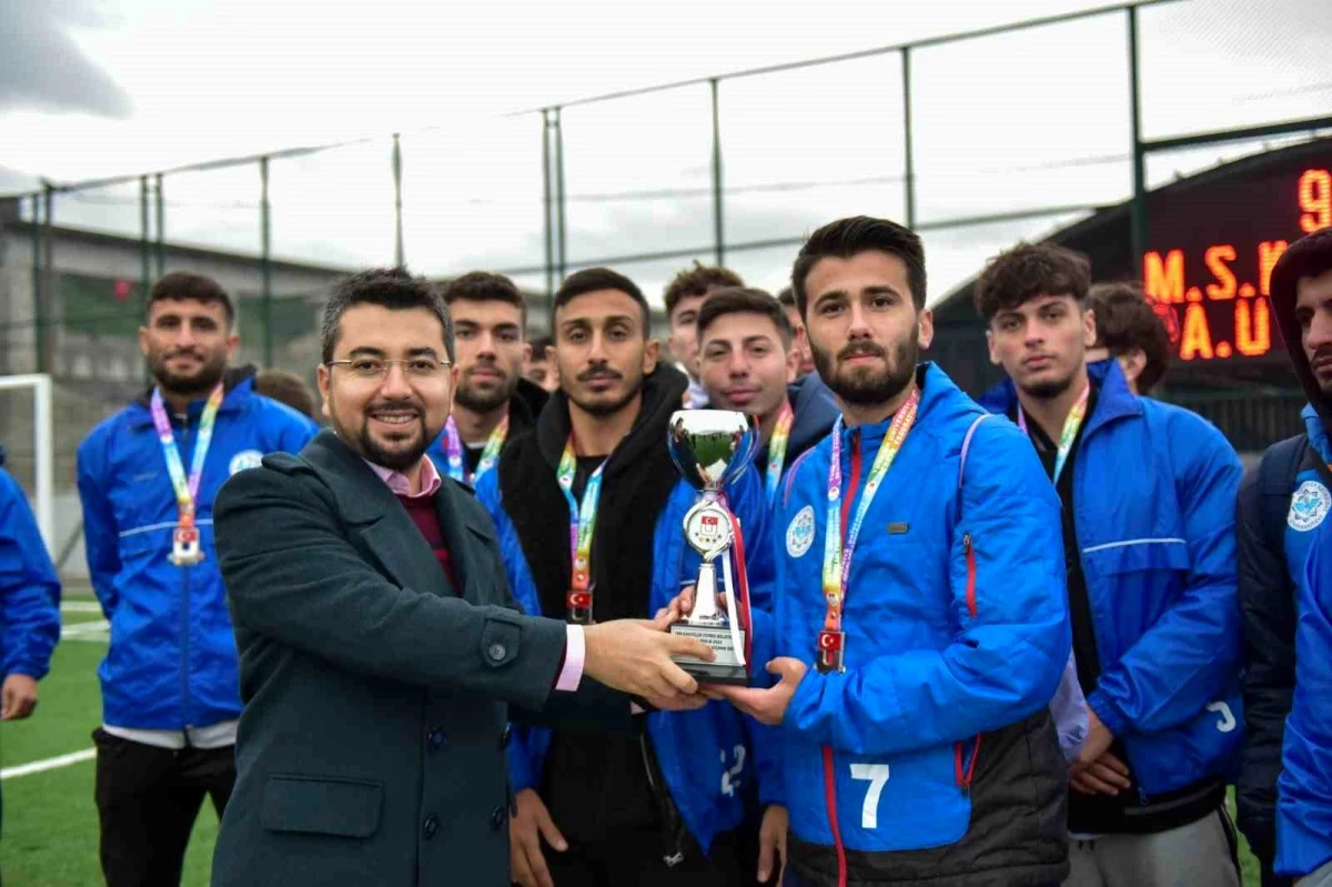 ALKÜ Futbol Takımı Bölgesel Lig Müsabakaları\'nda ikinci oldu