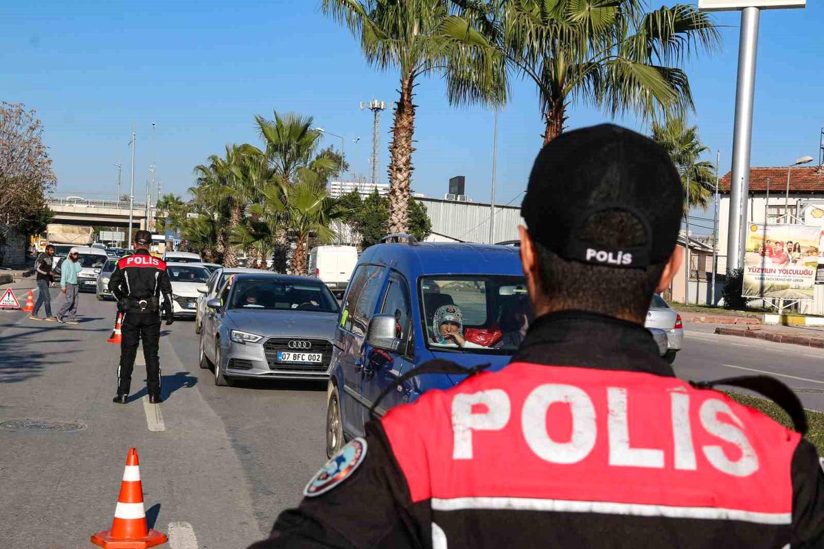Antalya\'da Şok Narkotik Operasyonu: 56 Şahıs Yakalandı