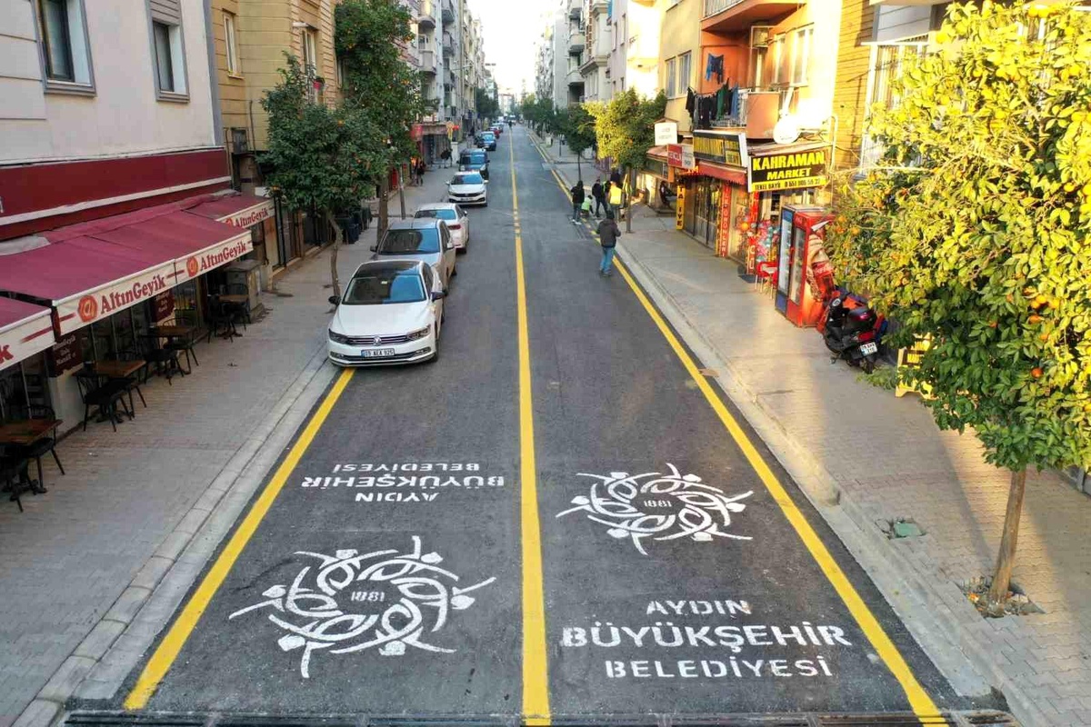 Aydın Büyükşehir Belediyesi Gençlik Caddesi\'nde Yenileme Çalışmalarını Tamamladı