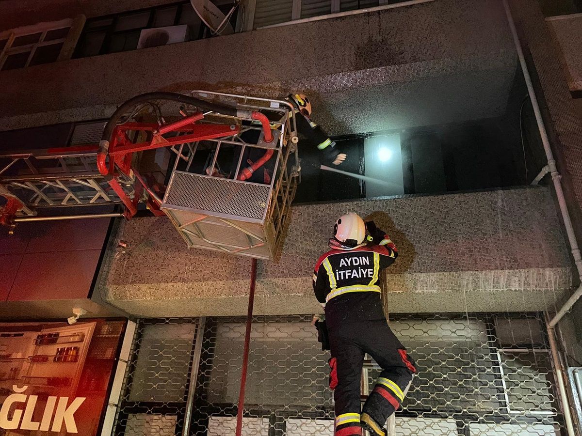 Aydın Söke\'deki Gıda İmalathanesinde Çıkan Yangın Söndürüldü