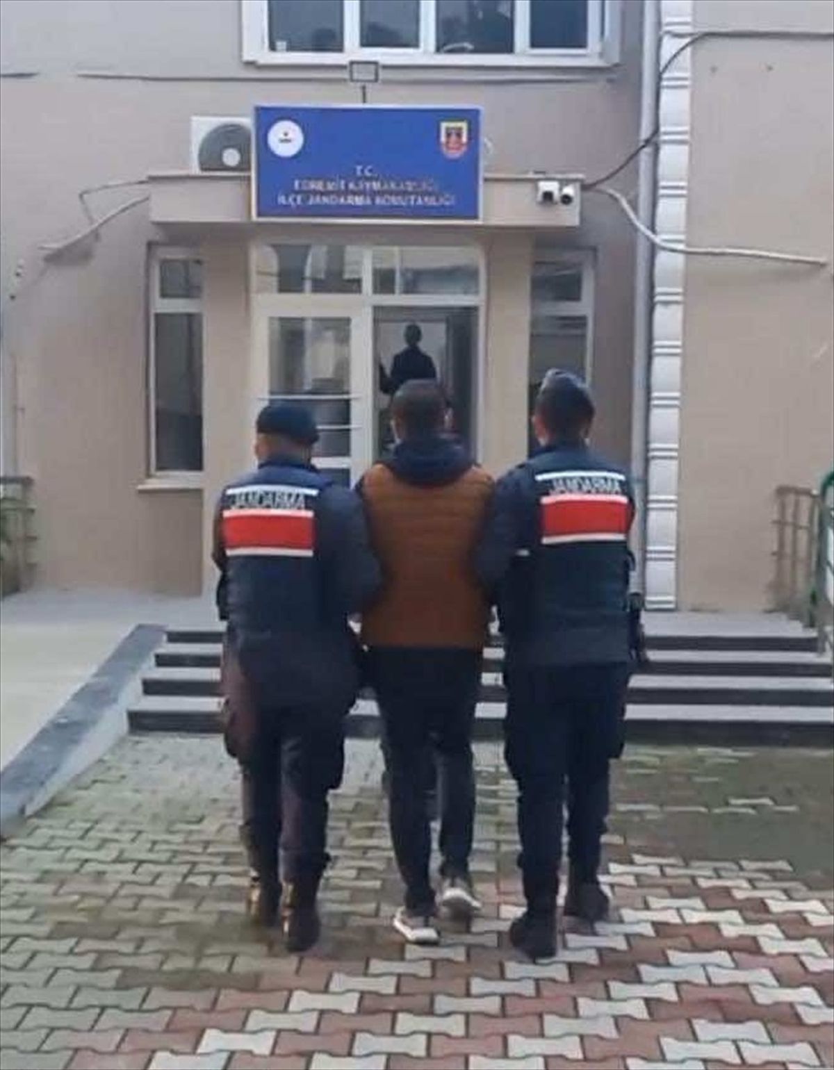 Balıkesir\'de DEAŞ\'a finans sağlayan 2 zanlı tutuklandı