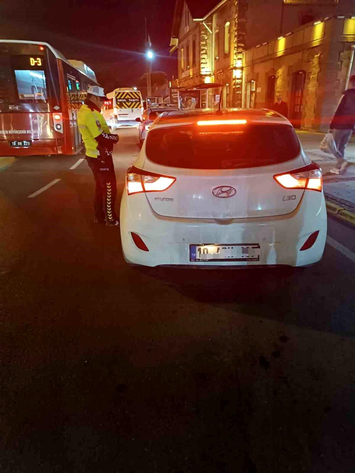 Balıkesir\'de Yapılan Trafik Denetimlerinde 477 Araç ve Motosiklet Kontrol Edildi