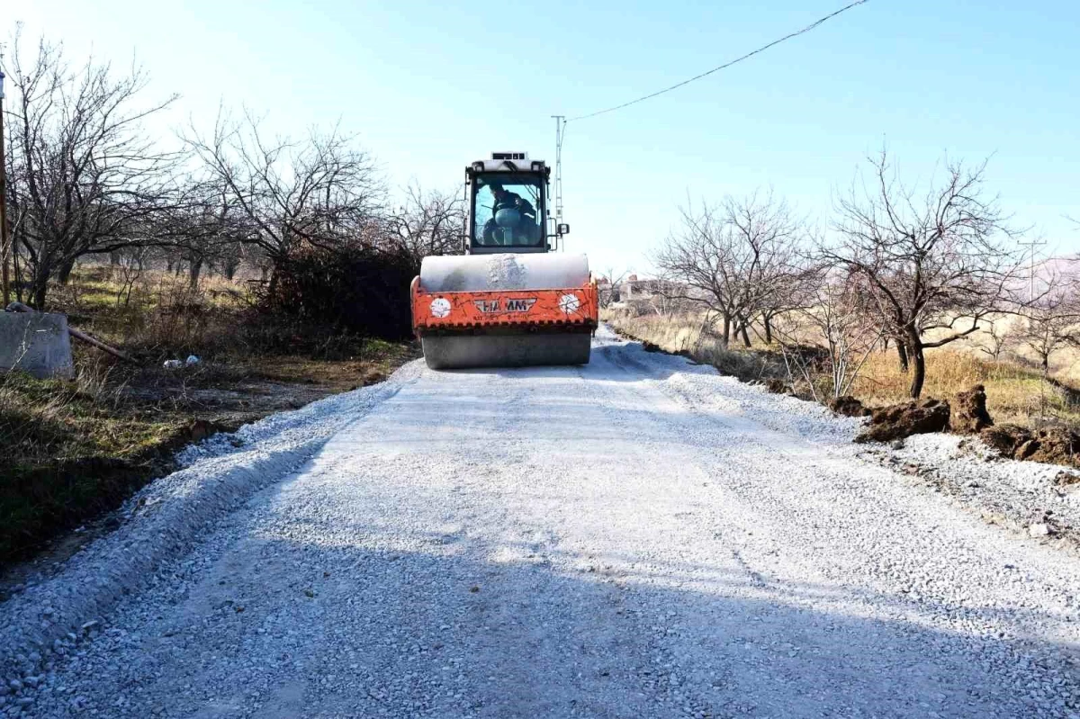 Battalgazi Belediyesi, Çolakoğlu ve Çolaklı Mahallelerinde Yol Çalışması Gerçekleştirdi