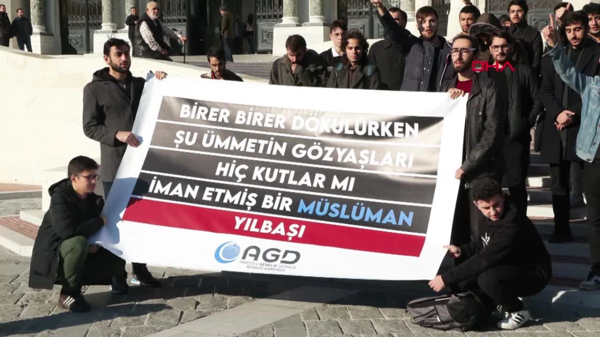 Anadolu Gençlik Derneği Beyazıt\'ta yılbaşı kutlamalarını protesto etti