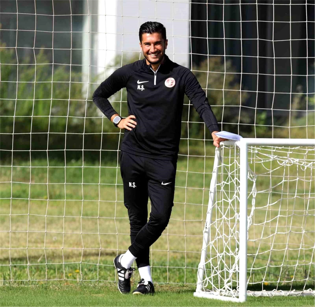 Nuri Şahin, Borussia Dortmund\'un yardımcı antrenörü olarak göreve başlıyor