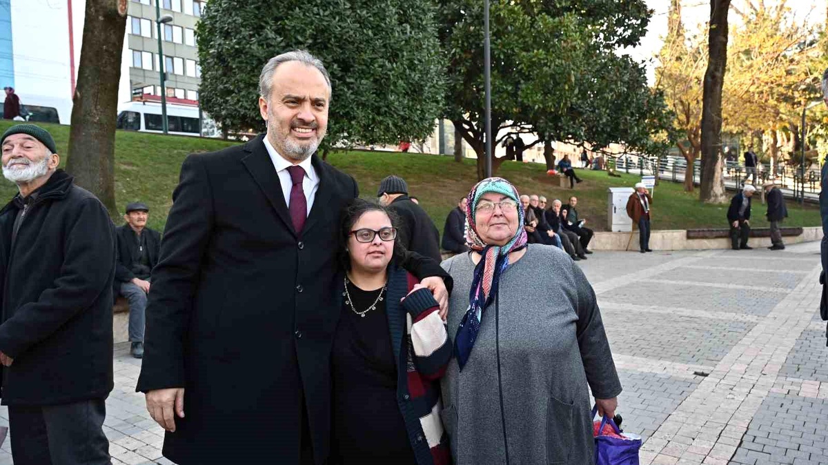 Bursa\'da Şehitler İçin Dualar Edildi, Lokma Dağıtıldı