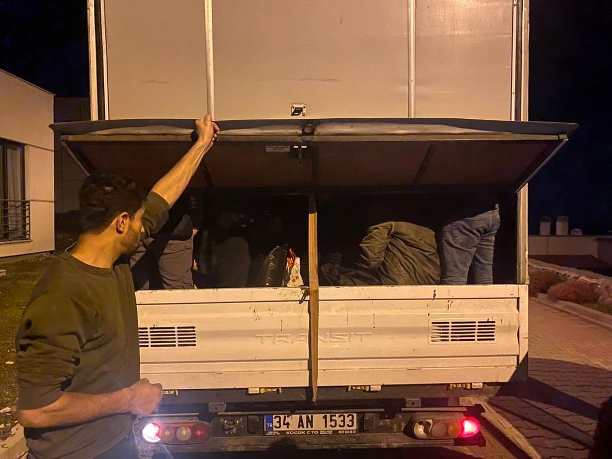 Çanakkale\'de 41 kaçak göçmen ve 2 organizatör yakalandı