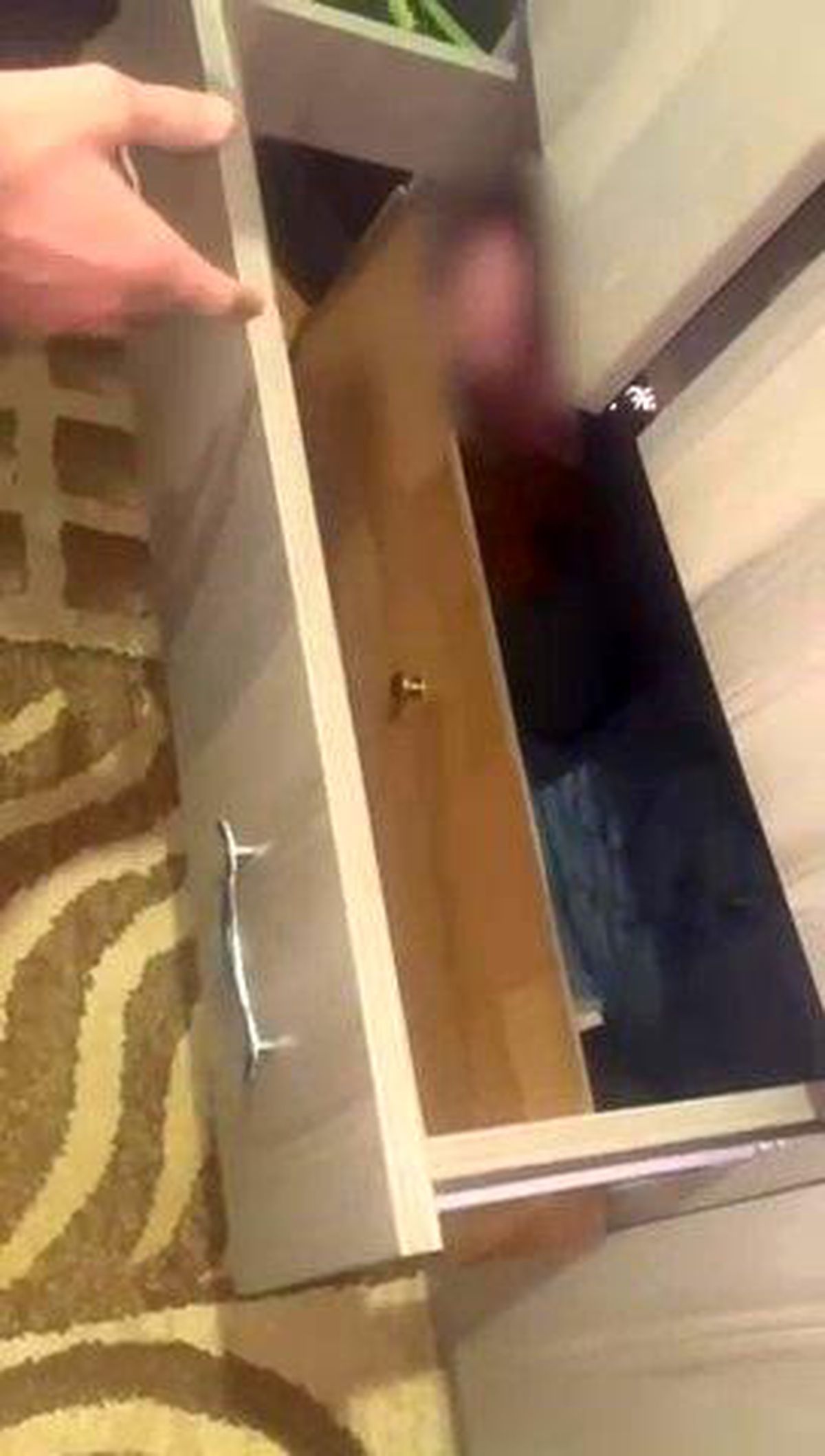 Denizli\'de Aranan 6 Şahıs Yakalandı, Bir Şüpheli Çekmeceden Çıktı