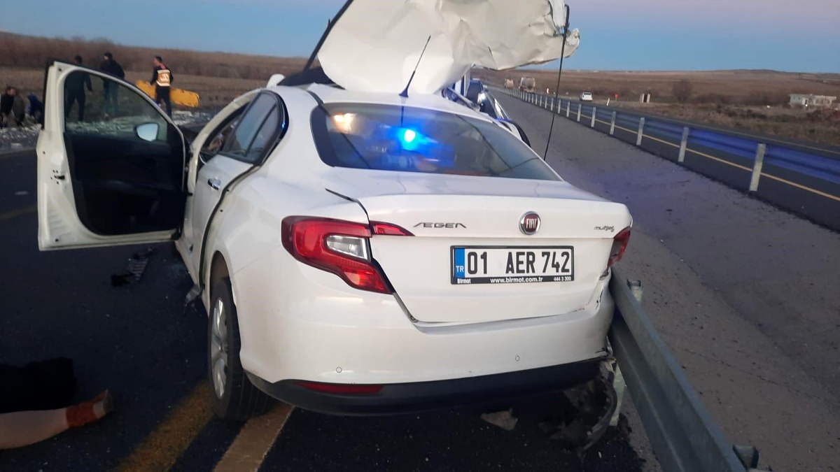 Diyarbakır-Şanlıurfa Karayolunda Taziyeden Dönen Aileyi Taşıyan Otomobil Kaza Yaptı: 3 Ölü, 4 Yaralı