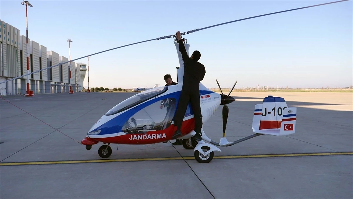 Balıkesir\'de Zeytin Hırsızlıklarını Önlemek İçin Cayrokopter Kullanılıyor