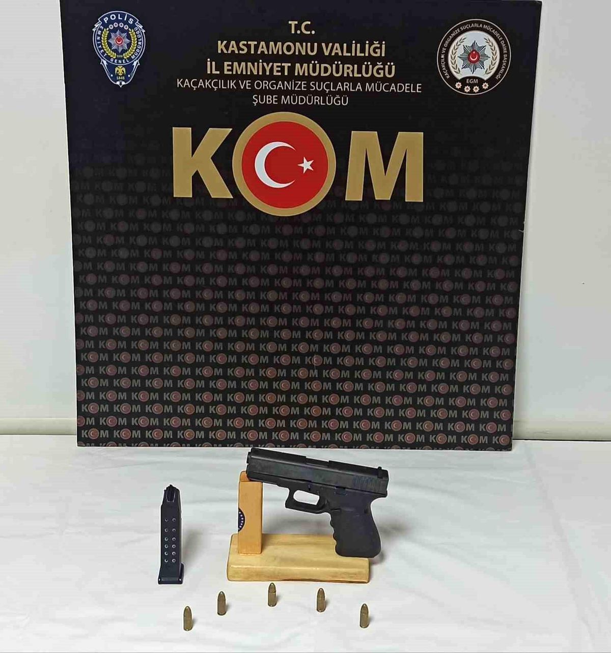 Kastamonu'da Şüpheli Araçta Ruhsatsız Tabanca Ele Geçirildi