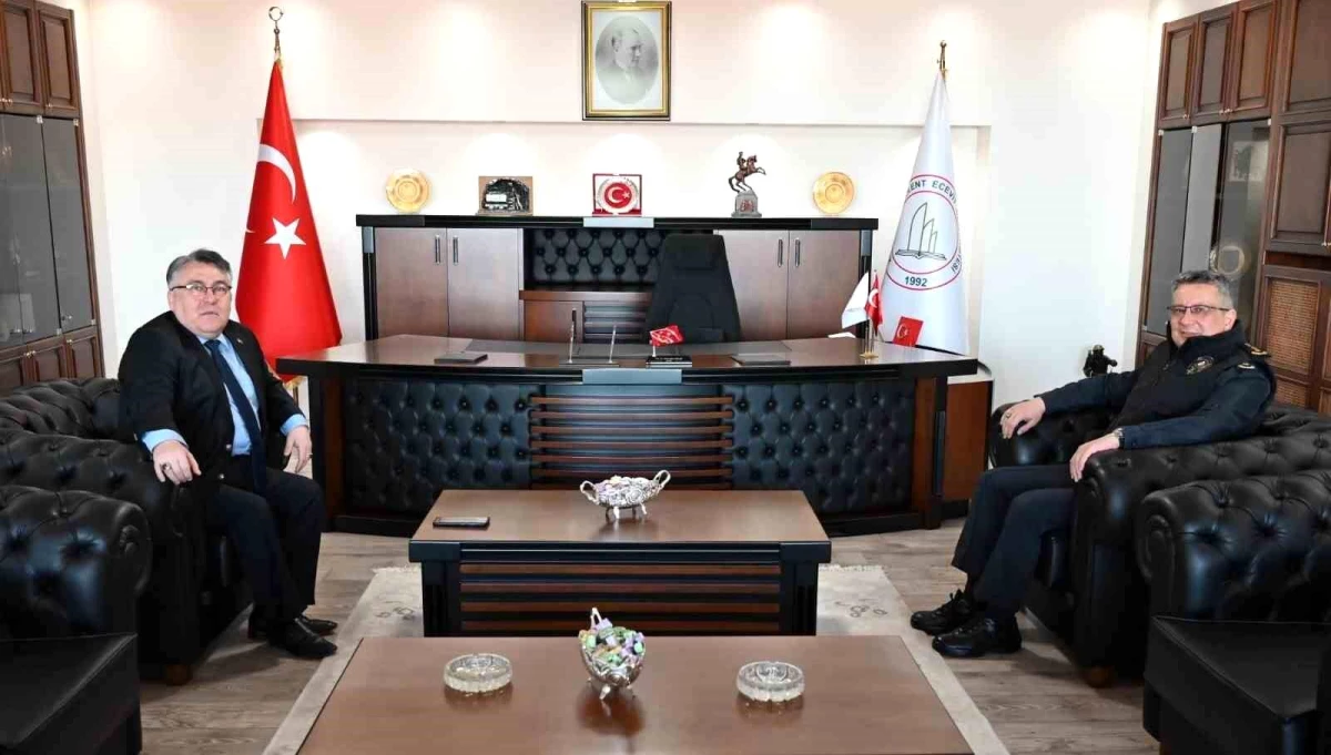 Zonguldak İl Emniyet Müdürü Sinan Ergen, ZBEÜ Rektörü Prof. Dr. İsmail Hakkı Özölçer\'e ziyarette bulundu