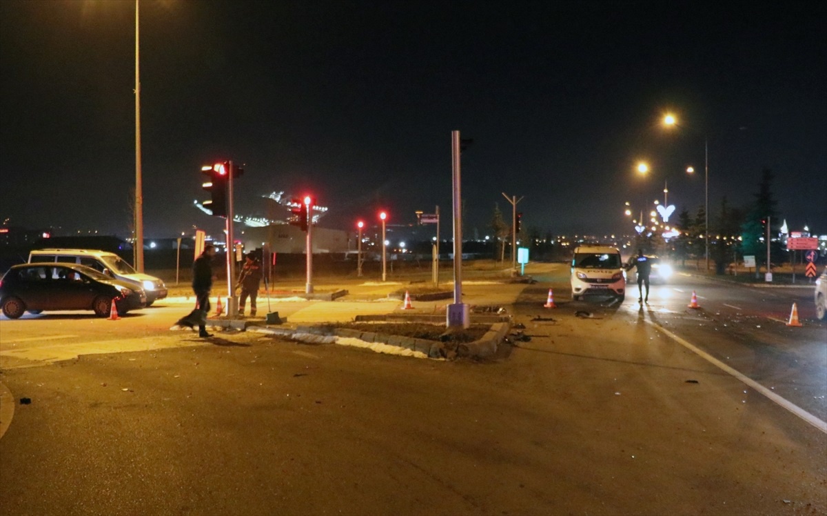Erzurum\'da trafik kazasında 4 kişi yaralandı