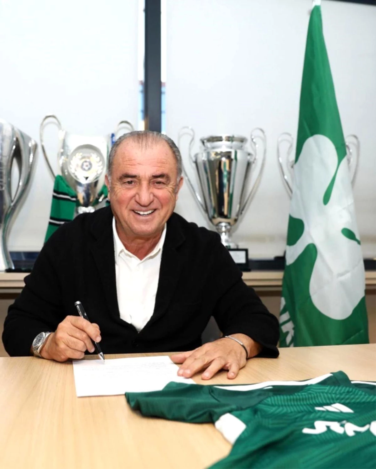 Fatih Terim, Panathinaikos ile anlaşma imzaladı