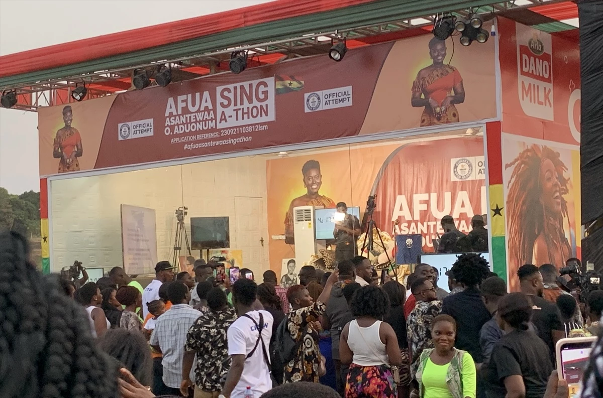 Ganalı Afua Asantewaa Aduonum, 126 saat 52 dakika boyunca şarkı söyleyerek Guinness Dünya Rekoru\'nu kırdı