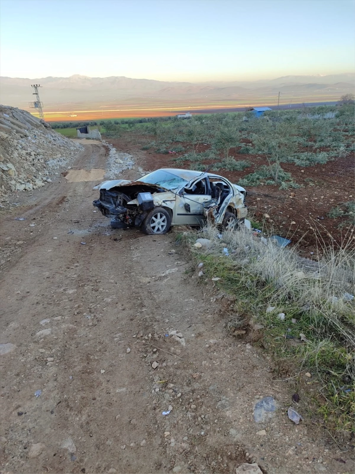 Gaziantep\'te şarampole devrilen otomobilde 3 kişi yaralandı