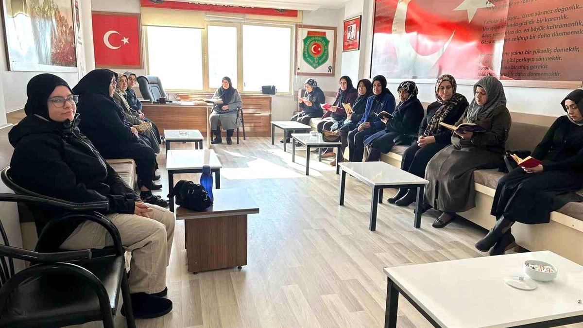 Irak\'ın kuzeyindeki Pençe Kilit Harekat Bölgesi\'nde şehit olan 12 asker için Gaziantep\'te mevlit okutuldu