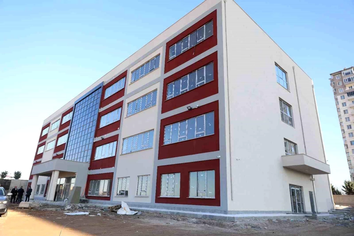 Melikgazi Belediyesi, Germir Mahallesi\'nde yeni okul inşaatını inceliyor