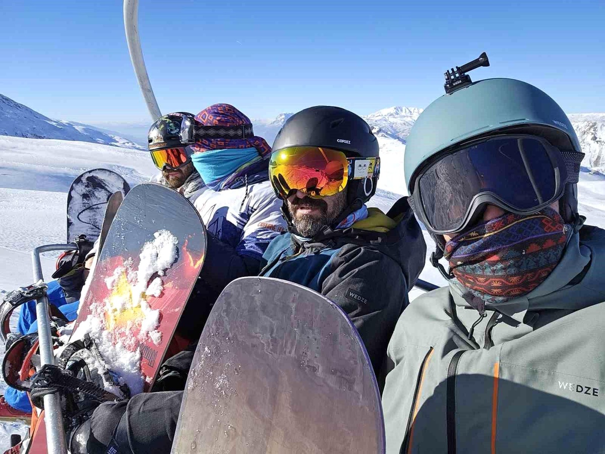 Erzincan\'da Ergan Dağı Kış Sporları Merkezi\'nde kayak keyfi